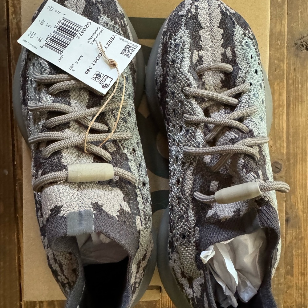 NWT Yeezy Boost 380